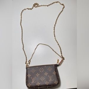 LV pochette with Cross body chain